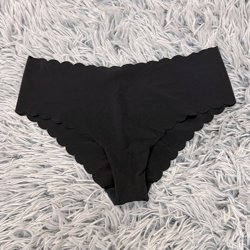 Victoria’s Secret Seamless Scalloped Cheeky Panty